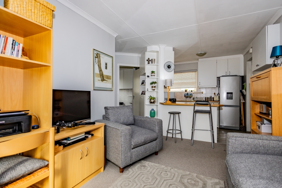 1 Bedroom Property for Sale in Oakglen Western Cape